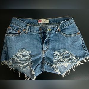 LEVI’S distressed jean shorts